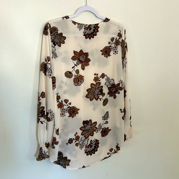 Maurices LIKE NEW Long Sleeve Floral Blouse - Picture 3 of 6
